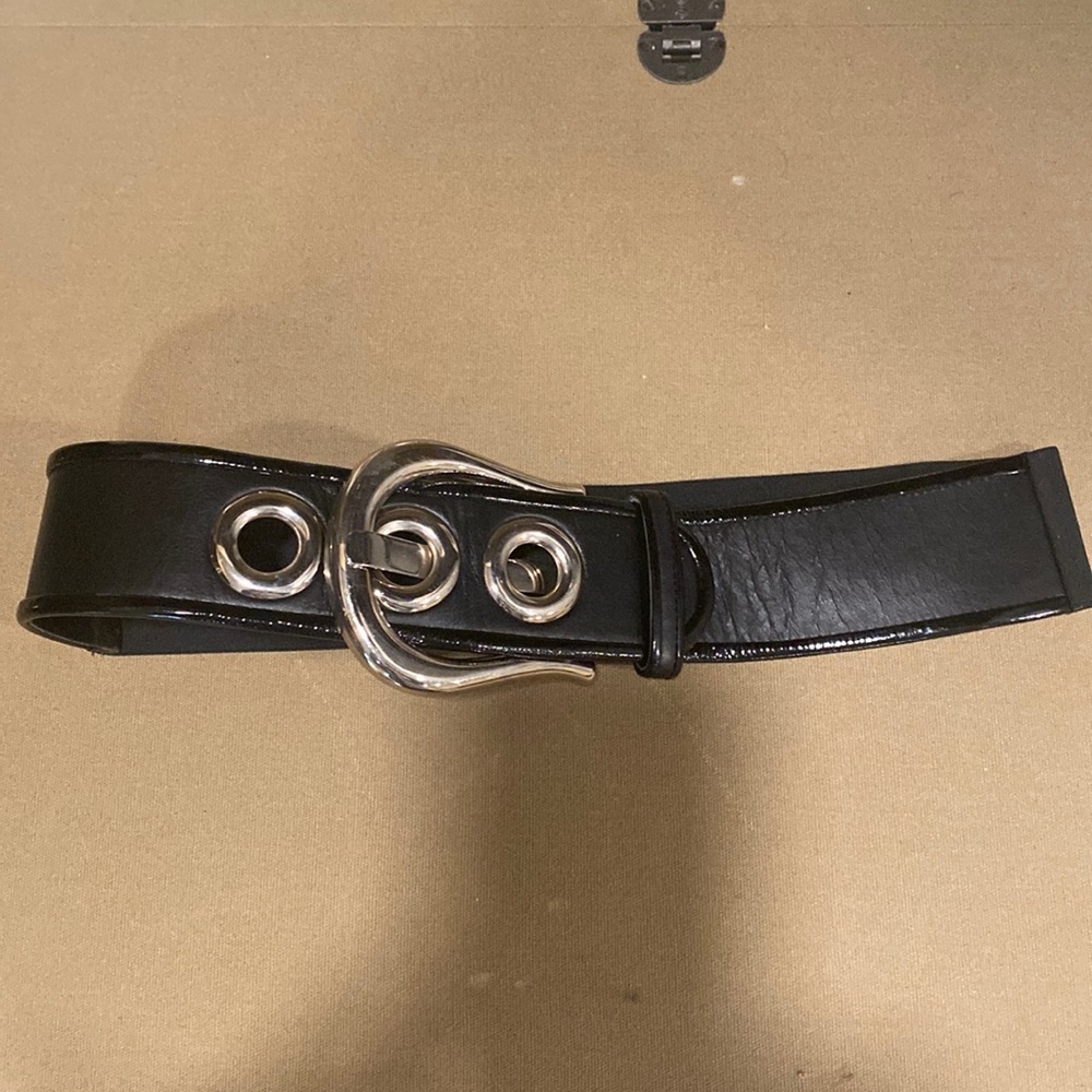 Suzi Roher Belt, size Medium Plus